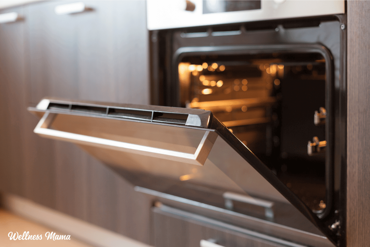 How to clean an oven (with non -toxic cleaning agents)